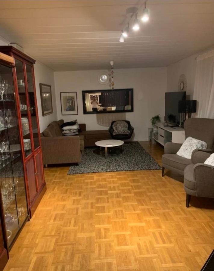 לולאו Own Private Room In A Big House! מראה חיצוני תמונה